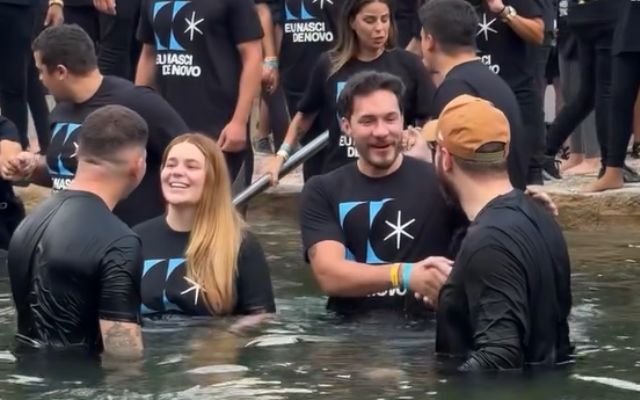 EntretenimentoFamosos se convertendo é marketing? Influenciador reage a críticas e reafirma sua fé